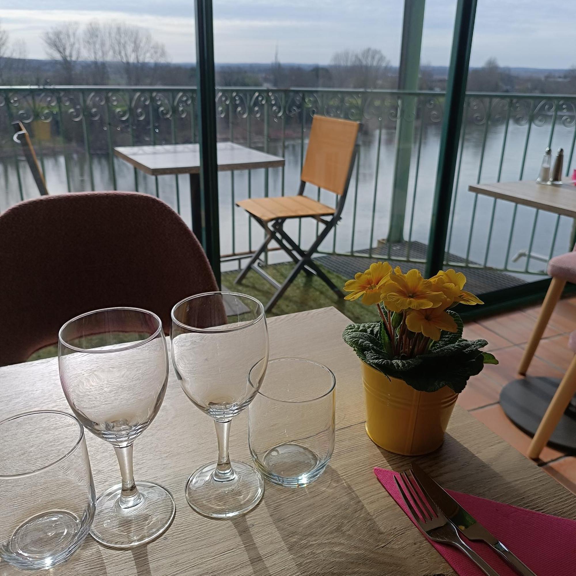 Hotel Restaurant Cote Garonne Le Balcon Des Dames - Tonneins Fauillet Marmande - Vue Panoramique Bord De Garonne Chambres Climatisees Exterior photo